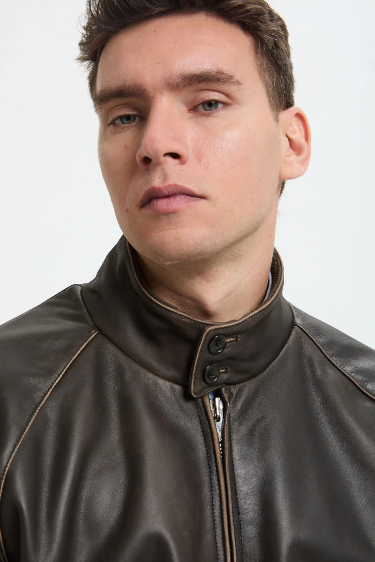 G9 LEATHER - Image 4